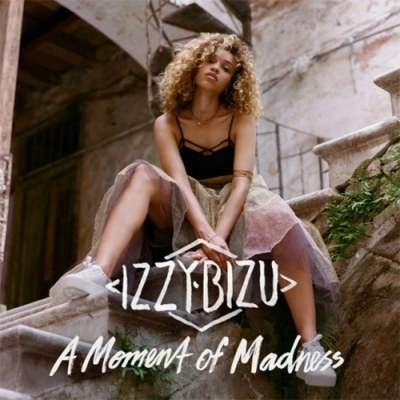 IZZY BIZU (이지 비주) - A MOMENT OF MADNESS (DELUXE)