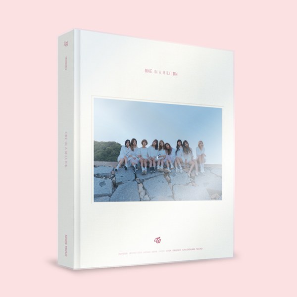 트와이스(TWICE) - TWICE 1ST PHOTOBOOK ONE IN A MILLION [탁상등신대]